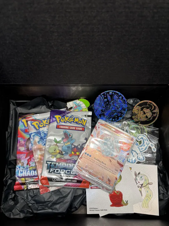 POKÉMON DÁRKOVÝ BOX S DOPLŇKY A BOOSTERY