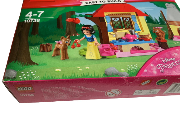 LEGO® JUNIORS 10738 SNĚHURČINA CHALOUPKA V LESE