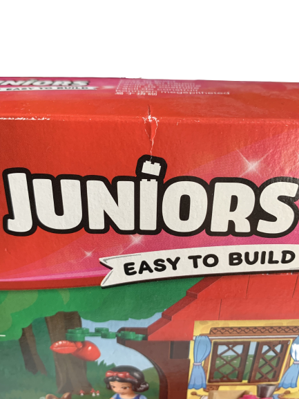 LEGO® JUNIORS 10738 SNĚHURČINA CHALOUPKA V LESE